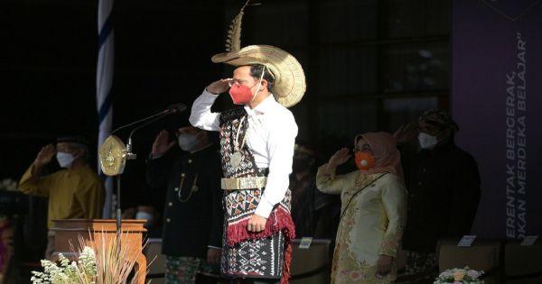 Peringati Hardiknas 2021, Mendikbudristek Berbusana Khas NTT