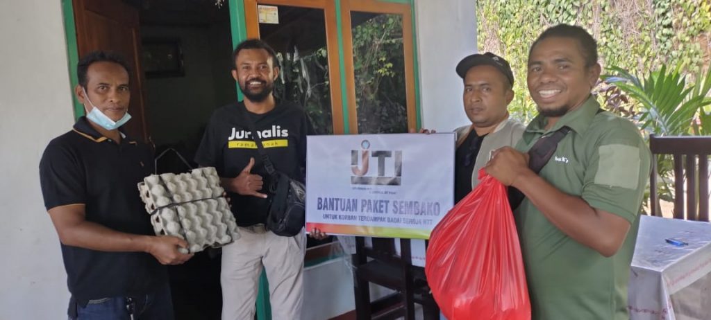 IJTI Provinsi NTT Bantu Jurnalis Televisi Terdampak Seroja di Kupang