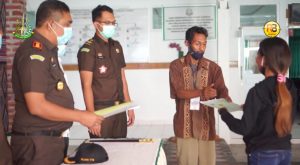 Salut! Kejari TTU Kembalikan Sertifikat Tanah Warga yang Disita dari Kades Birunatun, 27 Tahun Disimpan Kades