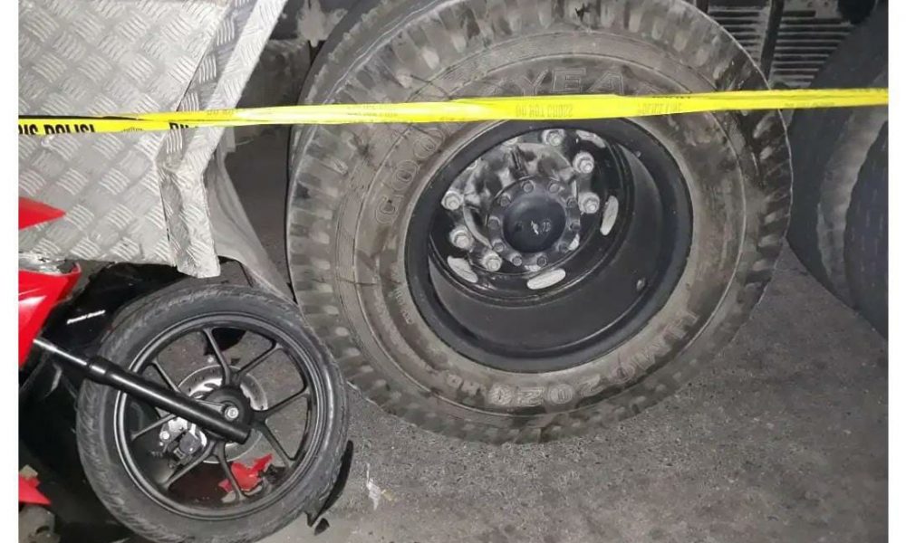 Tabrak Tronton, Pengendara dan Penumpang Honda Beat Tewas di Jl. Timor Raya