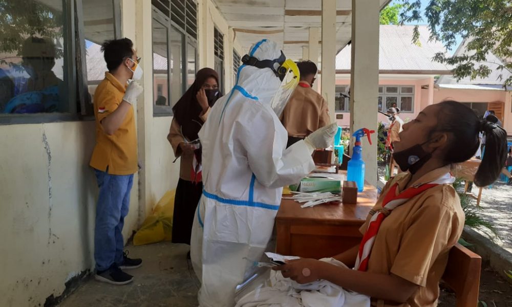 Untuk KBM Offline, 220 Siswa SMAN 5 Kupang Jalani Tes Swab Tahap II