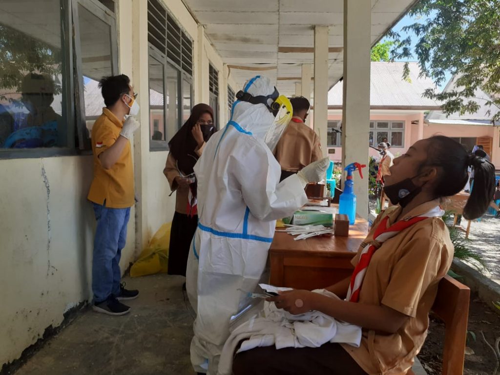 Untuk KBM Offline, 220 Siswa SMAN 5 Kupang Jalani Tes Swab Tahap II