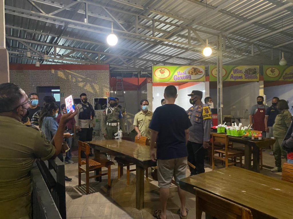 Polresta Kupang dan Pemkot Gelar Patroli Malam, Banyak Rumah Makan Langgar Prokes
