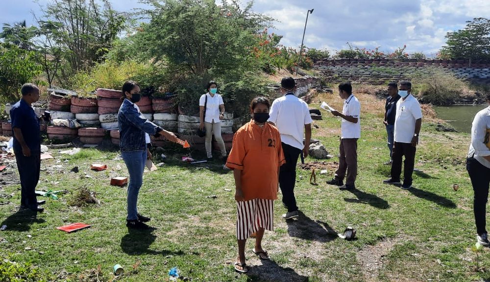 Rekonstruksi Kasus Bunuh Bayi di Kupang, Tersangka Peragakan 26 Adegan Sambil Menangis