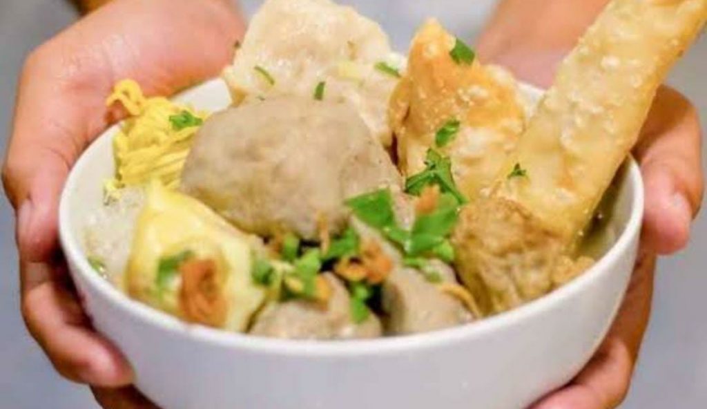 Diduga Keracunan, 4 Polisi di Kupang Muntah-muntah Usai Konsumsi Bakso, Dirawat di RSB