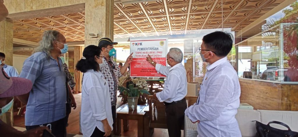 Menunggak Pajak Rp 100 Juta, KPK dan Pemkot Kupang ‘Segel’ The Kelapa Restaurant