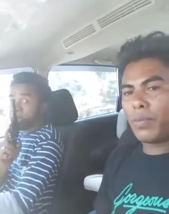 Pistol yang Dipakai Dua Pemuda dalam Video Viral Ternyata Milik Anggota Polres Sabu Raijua