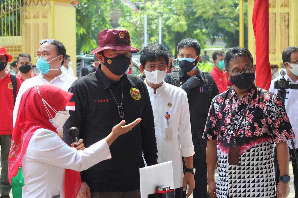 Door to Door 3.000 Vaksin, Budi Gunawan Sambangi Pelajar di Semarang