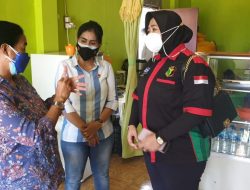 Kapolda NTT Borong Makanan pada 3 Rumah Makan, Dibagikan ke Warga Terdampak Pandemi Covid-19