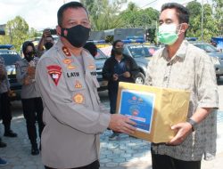 Berpusat di GMIT Paulus Kupang, Kapolda Salurkan Ratusan Paket Sembako dan Makanan Siap Saji