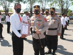 Kapolda NTT Beri Penghargaan kepada Puluhan Personel Berprestasi