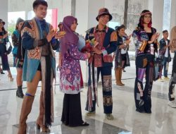 Limbah Kain Tenun NTT Dijadikan Busana Cantik, Kolaborasi Padu Padan Tenun dan JNE