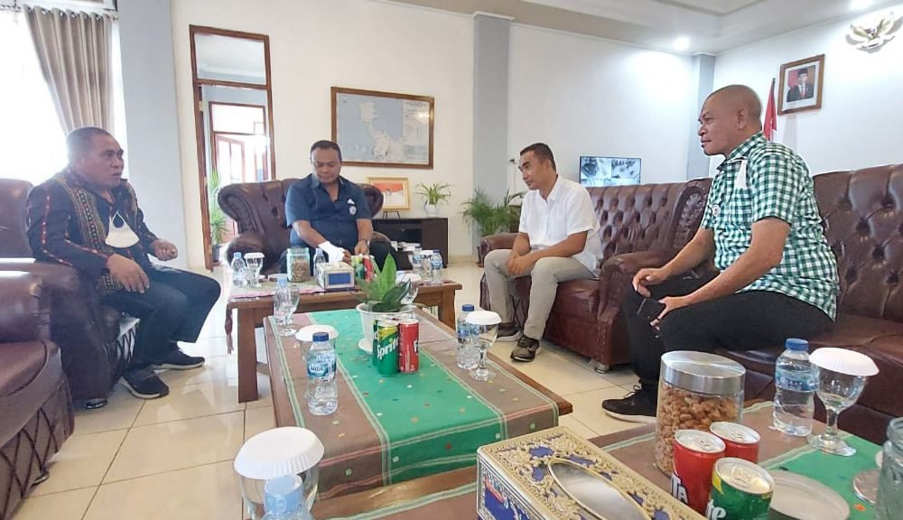 Ketua Asprov PSSI NTT Terpilih Ajak Bupati Mabar Tingkatkan Pariwisata Premium Melalui Sepakbola