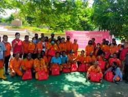 Persatuan Istri Anggota DPR RI PDIP Bagikan Bantuan 100 Paket Sembako ke Wong Cilik di Kupang