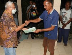 Reses di Kupang, Anggota DPR RI Jacki Uly Serahkan 15 Sertifikat Tanah ke Warga Bolok