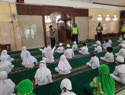 Valentine Day, Satlantas Edukasi Puluhan Siswa TK di Kupang