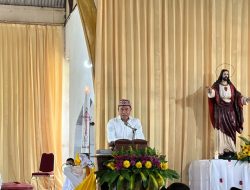 Kenang Mendiang Jaghur Stefanus, Gubernur Menitikkan Air Mata di Gereja Mukun