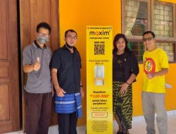 Dukung Pencegahan Penularan Virus di Sekolah, Maxim Kupang Bagikan Totem Hand Sanitizer