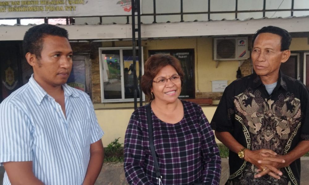 Oknum Anggota DPRD Kabupaten Kupang Dipolisikan Kepala SMPN 1 Fatuleu Oknum Anggota DPRD Kabupaten Kupang Dipolisikan Kepala SMPN 1 Fatuleu