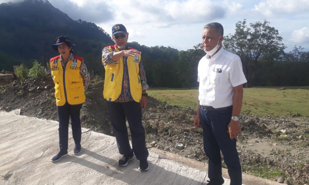 Tim Direktorat Pembangunan Jalan Tinjau Kerusakan Jalan Poros Tengah Menuju Obnas Timau