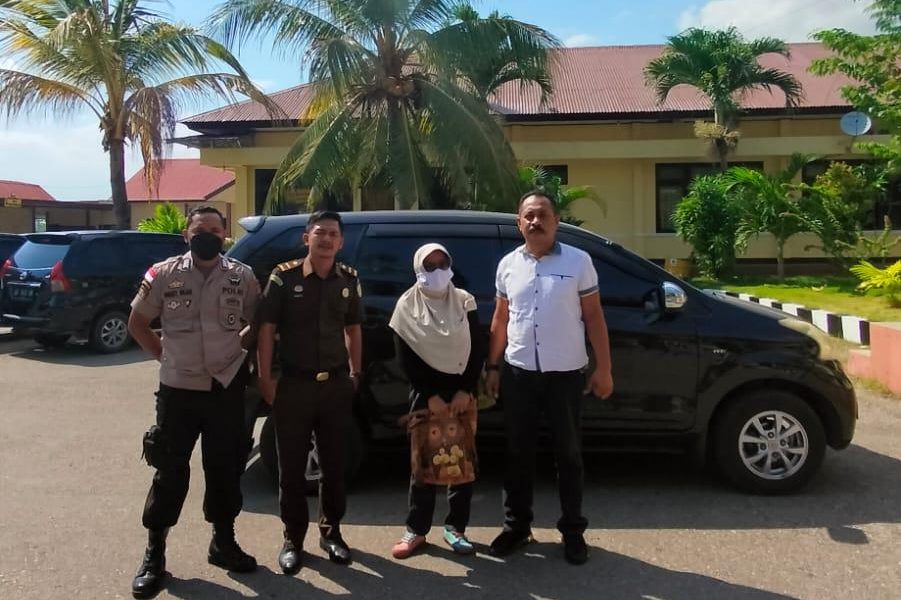 Tahanan Korupsi PDAM Kupang Anik Nurhayati Dipindahkan ke Lapas Perempuan Tahanan Korupsi PDAM Kupang Anik Nurhayati Dipindahkan ke Lapas Perempuan