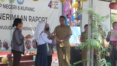 MERIAH! Gebyar Pembagian Raport SMPN 6 Kupang, Guru dan Siswa Dapat Penghargaan
