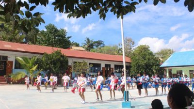 MERIAH! Gebyar Pembagian Raport SMPN 6 Kupang, Guru dan Siswa Dapat Penghargaan