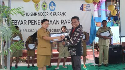 MERIAH! Gebyar Pembagian Raport SMPN 6 Kupang, Guru dan Siswa Dapat Penghargaan