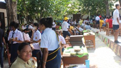 MERIAH! Gebyar Pembagian Raport SMPN 6 Kupang, Guru dan Siswa Dapat Penghargaan