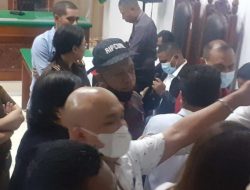 Sidang Ricuh, Polisi Amankan PH Randy Badjideh