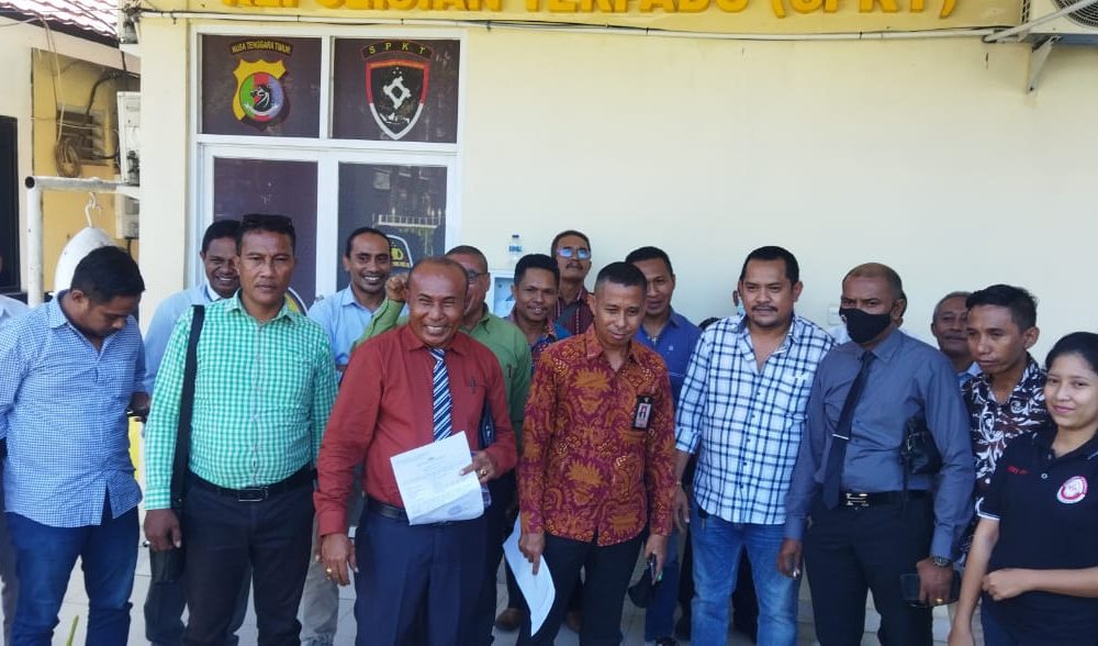 Diduga Lecehkan Profesi Pengacara, Dua Akun FB Dilaporkan ke Polda NTT Diduga Lecehkan Profesi Pengacara, Dua Akun FB Dilaporkan ke Polda NTT