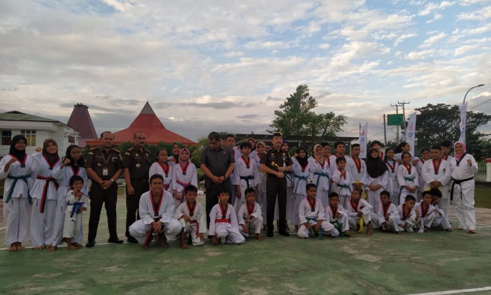 Kajati NTT Sambangi Dojang ATC, Atlet Peraih Medali Lourdez Cup 2 Dapat Bonus, Ngebakso Bareng
