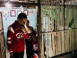 Presiden Jokowi Kunjungi Warga Gang Kaget di Ende, Berikan Sembako dan Uang Tunai