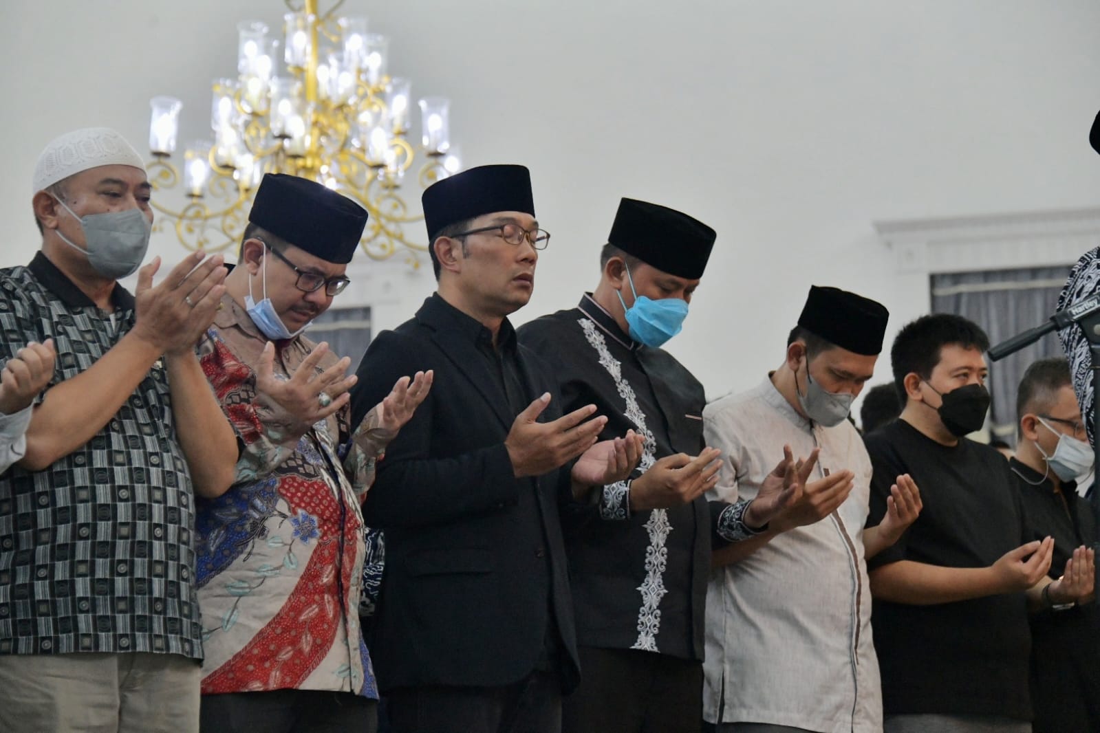 Keluarga Ridwan Kamil Gelar Takziah untuk Eril Ungkapan bela sungkawa mengalir dari sejumlah tokoh, pejabat, dan masyarakat Keluarga Ridwan Kamil Gelar Takziah untuk Eril Ungkapan bela sungkawa mengalir dari sejumlah tokoh, pejabat, dan masyarakat