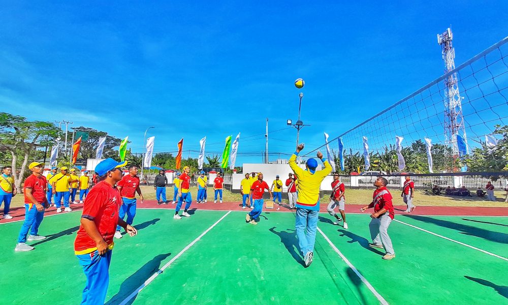 Tim Voli Putra Kejari Kabupaten Kupang Juara 1 POR HBA Ke-62 di Kejati NTT Tim Voli Putra Kejari Kabupaten Kupang Juara 1 POR HBA Ke-62 di Kejati NTT