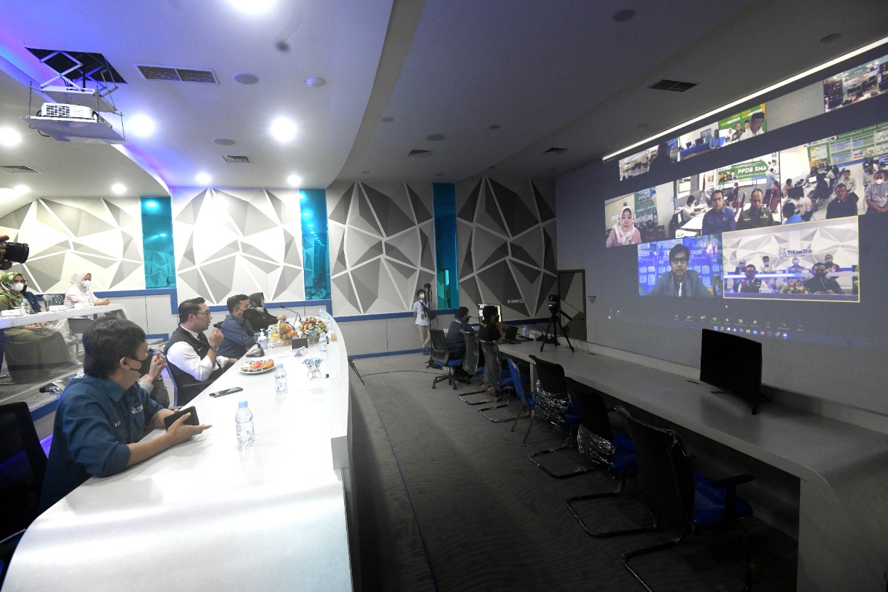 Ridwan Kamil Pastikan Pelaksanaan PPDB 2022 di Jawa Barat Berlangsung Adil dan Transparan Program Swasta Peduli Duafa sasar 5.000 siswa di 27 Kabupaten/ Kota Ridwan Kamil Pastikan Pelaksanaan PPDB 2022 di Jawa Barat Berlangsung Adil dan Transparan Program Swasta Peduli Duafa sasar 5.000 siswa di 27 Kabupaten/ Kota