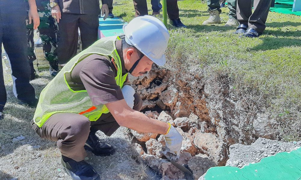 Kajati NTT Letakkan Batu Pertama Pembangunan Pagar Kejari Kabupaten Kupang