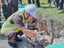 Kajati NTT Letakkan Batu Pertama Pembangunan Pagar Kejari Kabupaten Kupang