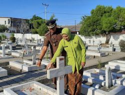 Ziarah ke TMP Dharmaloka, Kajari dan Ketua IAD Kabupaten Kupang Tabur Bunga di Makam Mantan Gubernur dan Bupati-Wali Kota