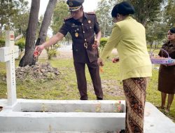 H-1 HBA Ke-62, Kejari TTU Ziarah ke TMP Cendana Loka