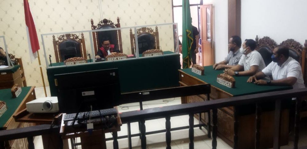 Hakim Tolak Praperadilan Notaris Albert Riwu Kore Hakim Tolak Praperadilan Notaris Albert Riwu Kore