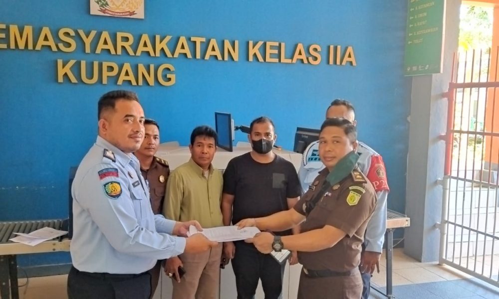 Resmi Terpidana, Jaksa Eksekusi Jhon Sine di Lapas Kupang Resmi Terpidana, Jaksa Eksekusi Jhon Sine di Lapas Kupang