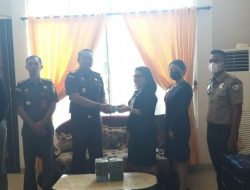 Jaksa Kembalikan Barang Bukti Uang Rp350 Juta dari Jhon Sine ke Bank NTT