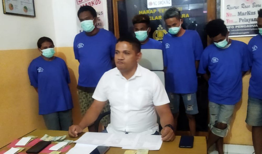IRT Penjual Sayur di Kupang jadi Bandar Judi, Ditangkap Bersama 5 Pelaku Lain, Ada Tukang Ojek dan Sopir Angkot IRT Penjual Sayur di Kupang jadi Bandar Judi, Ditangkap Bersama 5 Pelaku Lain, Ada Tukang Ojek dan Sopir Angkot
