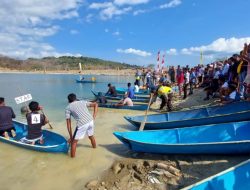 Terobosan Kades Letbaun Carlens Bising, Gelar Lomba Dayung Perahu di Embung, Diikuti 27 Tim
