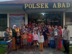 Polwan Kapolsek di Alor Dedikasikan Diri jadi Orangtua Asuh Anak Stunting dan Dirikan Pojok Baca
