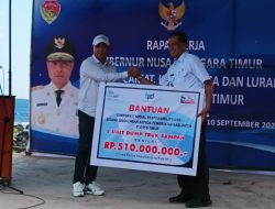 Peduli Kebersihan Kota Larantuka, Bank NTT Beri Bantuan Truk Sampah