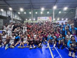 Julie Laiskodat Bantu Tiket Pesawat untuk Tim Renang Ende, Tim Basket Ngada Dapat Bonus Uang