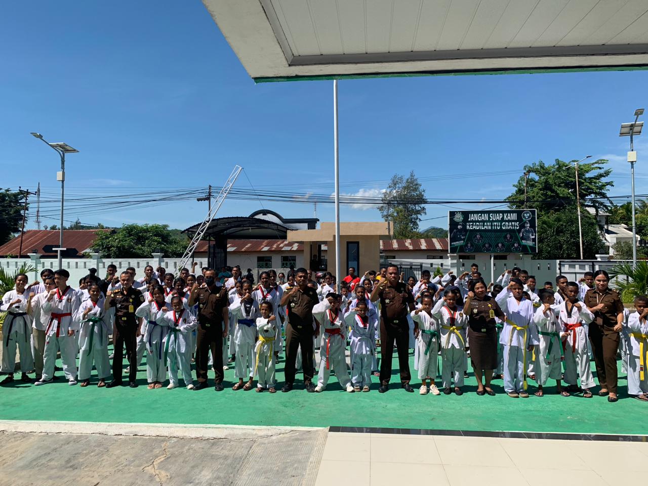 Kejari TTU Kirim 108 Atlet ke Open Tournament Taekwondo Kejati NTT