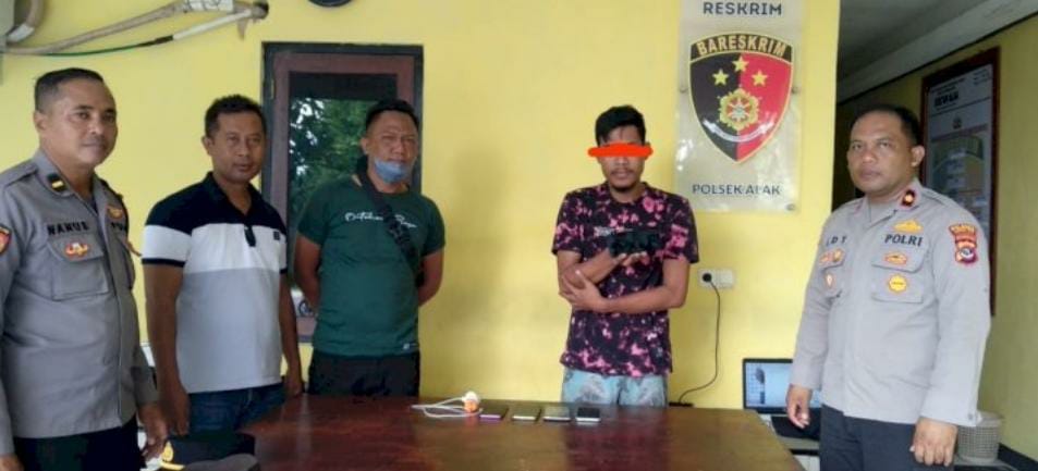 Polisi Tangkap Pencuri HP di Kupang, Barang Curian Dijual ke Beberapa Toko Polisi Tangkap Pencuri HP di Kupang, Barang Curian Dijual ke Beberapa Toko